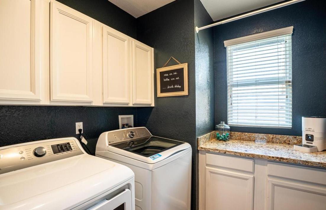 18393 Paradise Road Tracy, CA 95304 - Photo 14 of 36 a utility room with dryer and washer