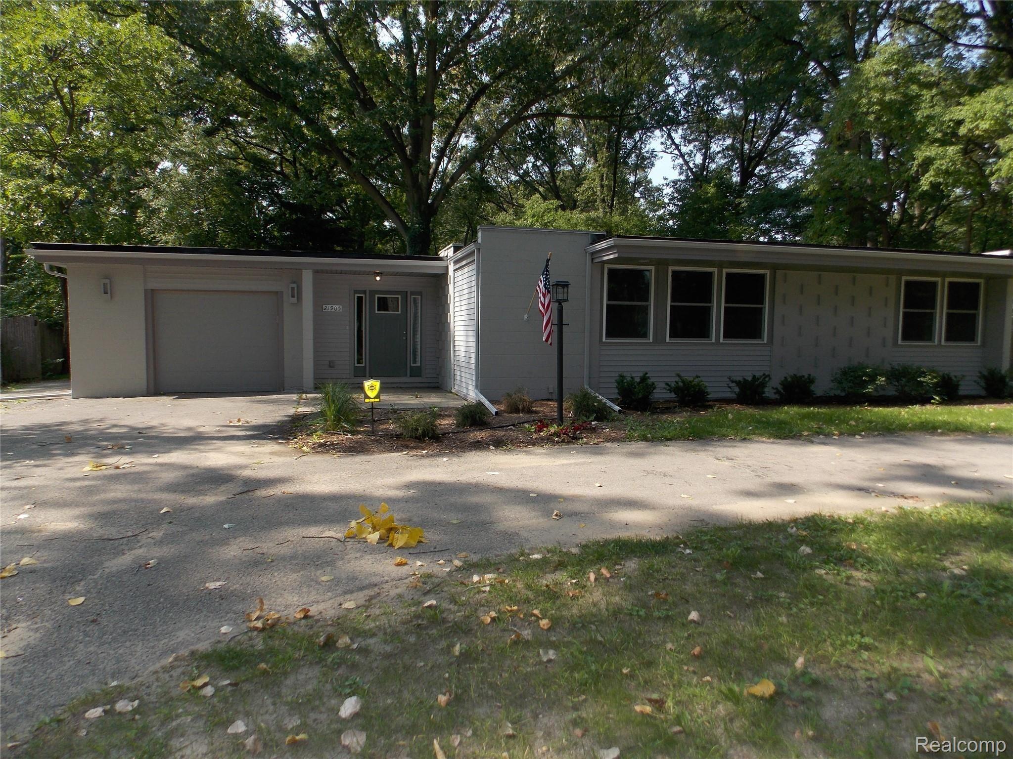 21905 Stahelin Road Southfield, MI 48075 - Photo 2 of 33 DSCN3694.JPG