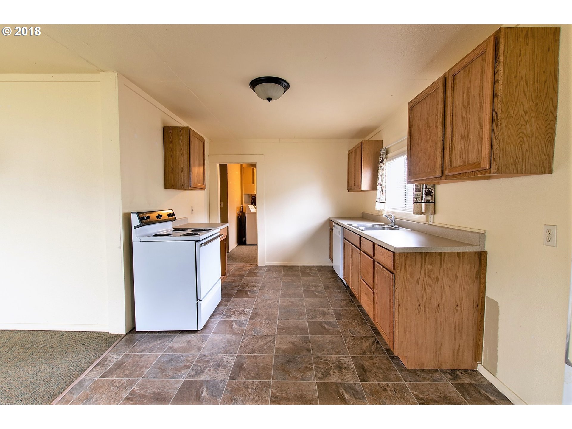 381 North 10th Street Reedsport, OR 97467 - Photo 11 of 27 Kitchen
