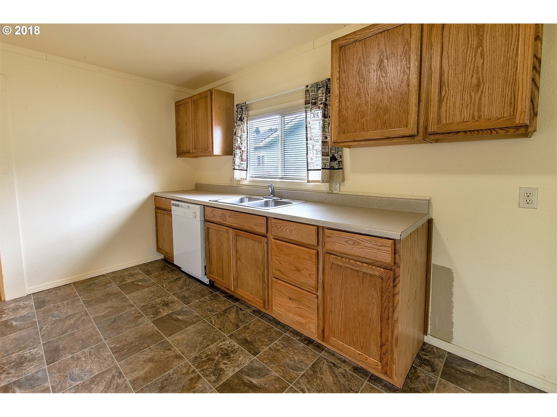 381 North 10th Street Reedsport, OR 97467 - Photo 12 of 27 Kitchen