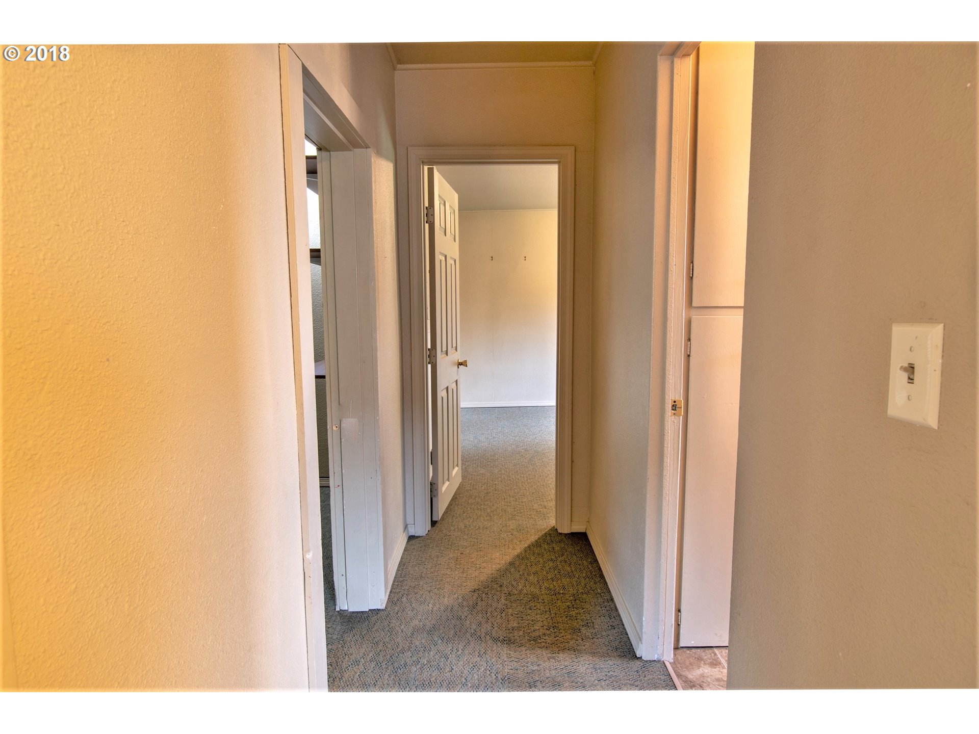 381 North 10th Street Reedsport, OR 97467 - Photo 20 of 27 Hallway