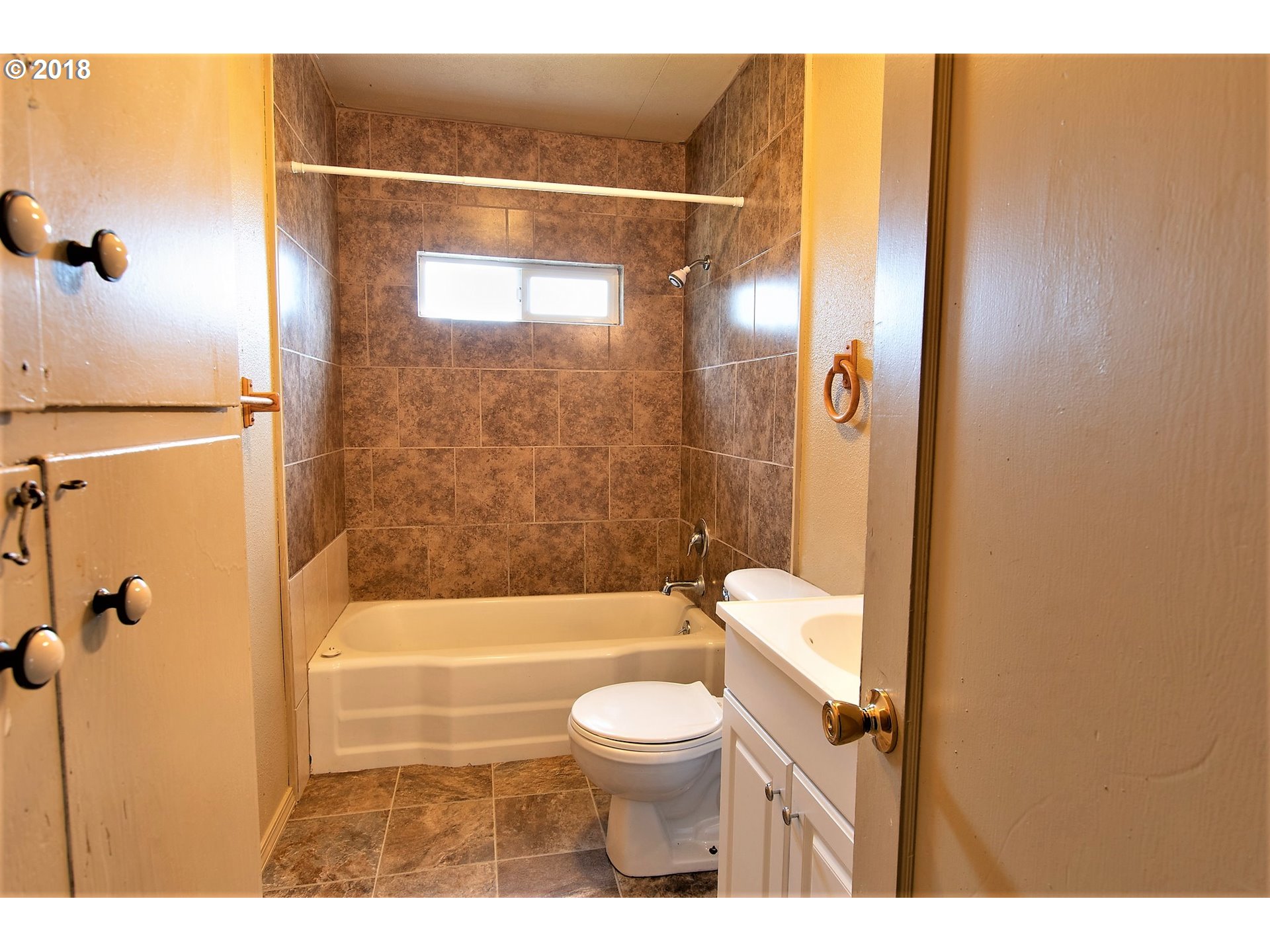 381 North 10th Street Reedsport, OR 97467 - Photo 21 of 27 Bathroom