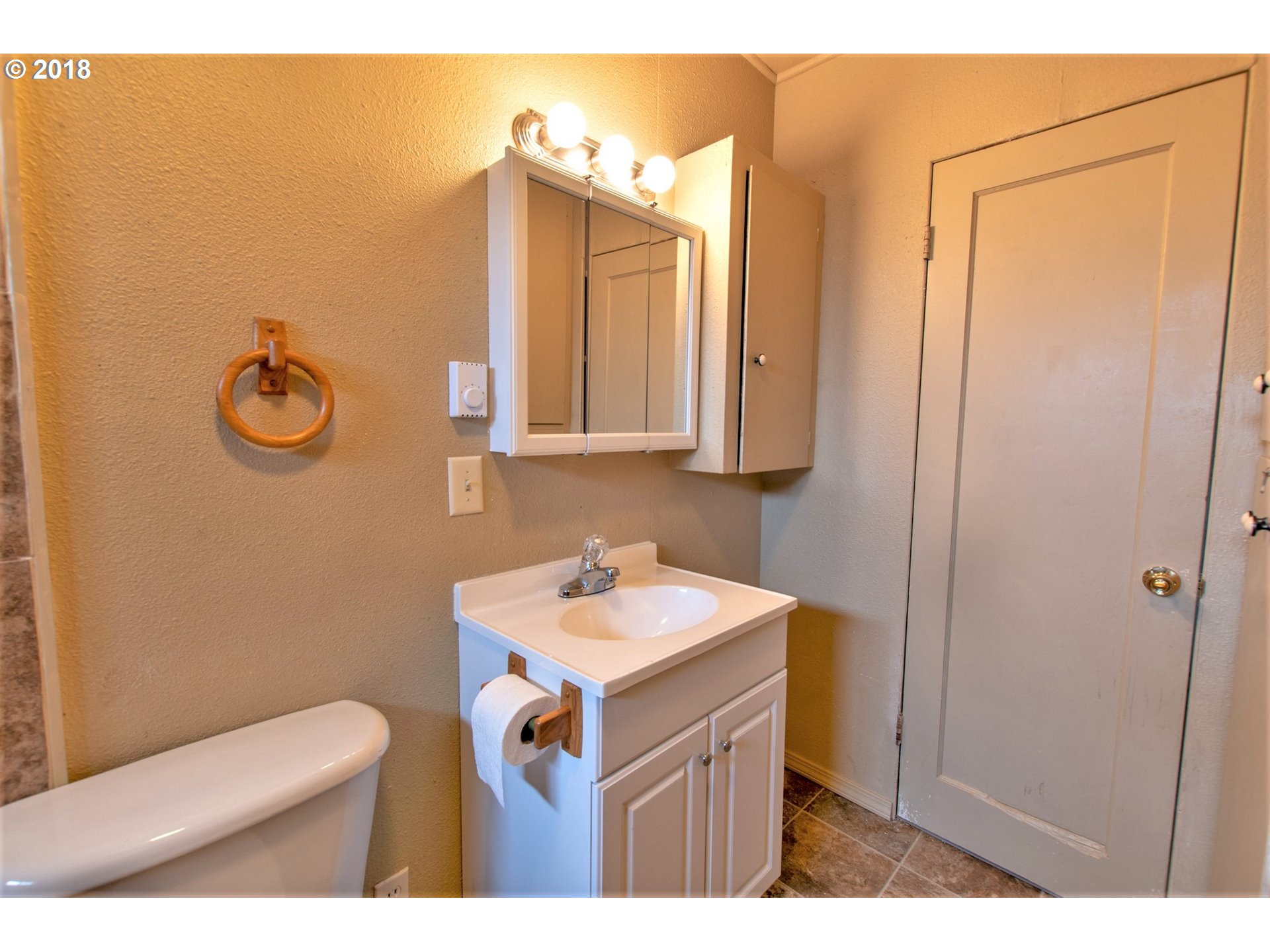 381 North 10th Street Reedsport, OR 97467 - Photo 23 of 27 Bathroom