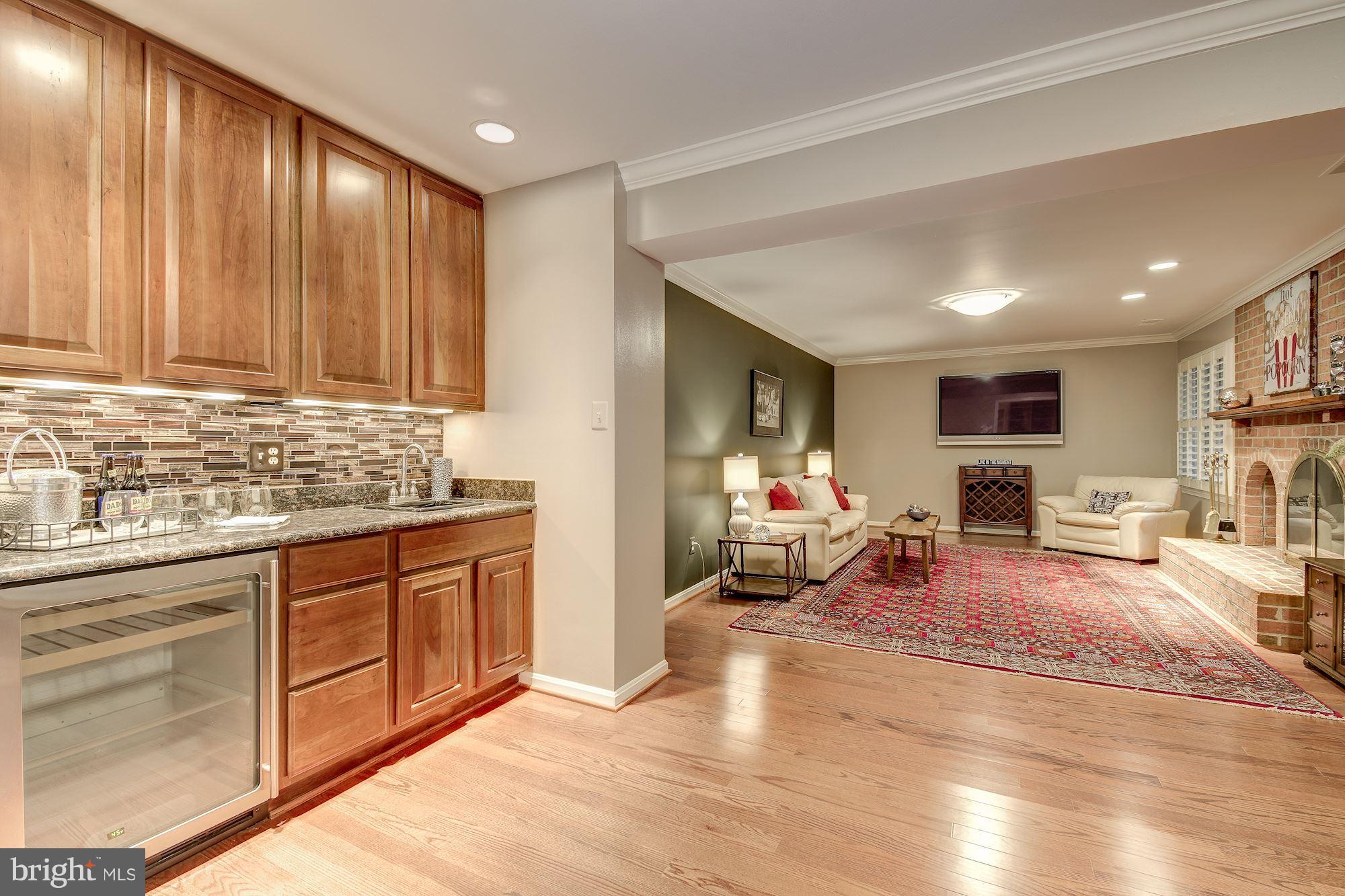 3900 North Glebe Road Arlington, VA 22207 - Photo 22 of 30 Wet Bar/Serving Area