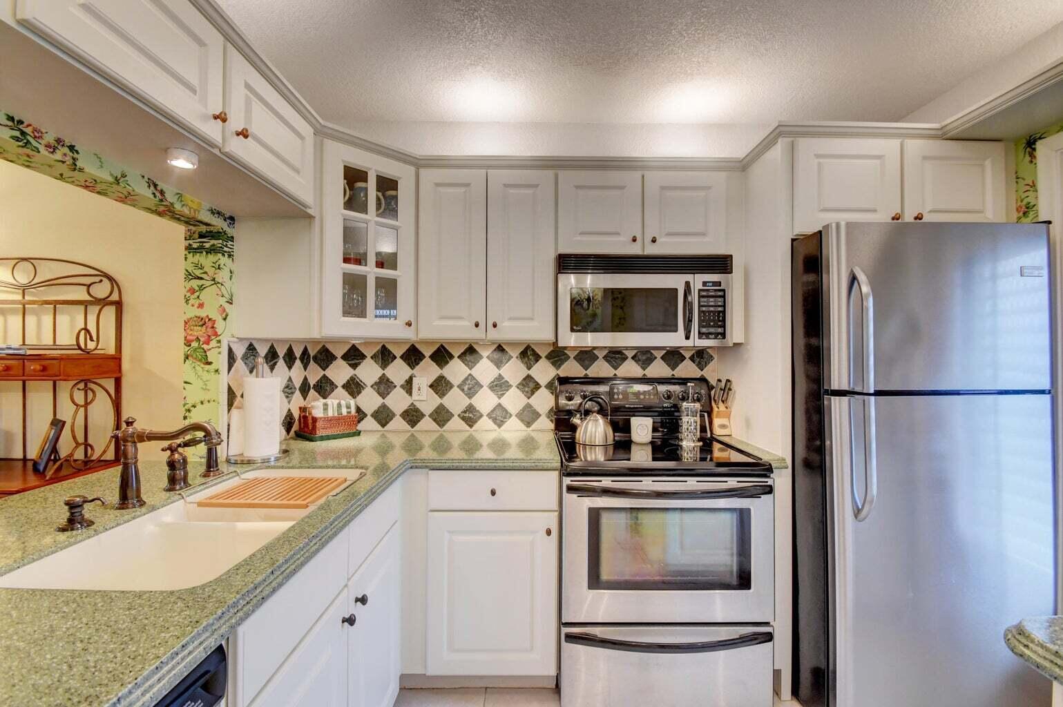 400 Northeast 20th Street, Unit C111 Boca Raton, FL 33431 - Photo 5 of 20 Kitchen