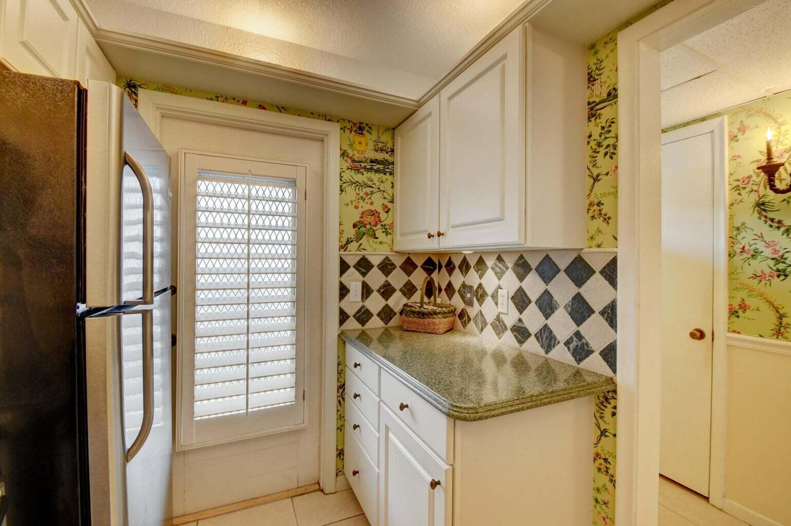 400 Northeast 20th Street, Unit C111 Boca Raton, FL 33431 - Photo 7 of 20 Kitchen