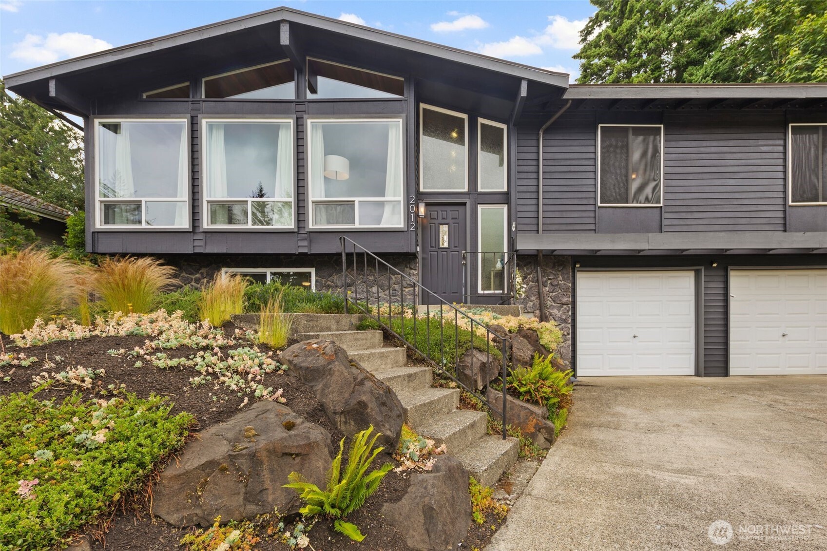 2012 Southeast 18th Court Renton, WA 98055 - Photo 4 of 36