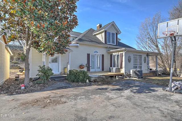 $300,000 | 630 East Maple Street, Johnson City, TN 37601