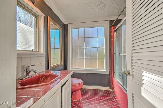 $300,000 | 630 East Maple Street, Johnson City, TN 37601