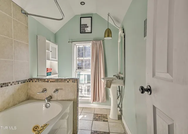 $300,000 | 630 East Maple Street, Johnson City, TN 37601