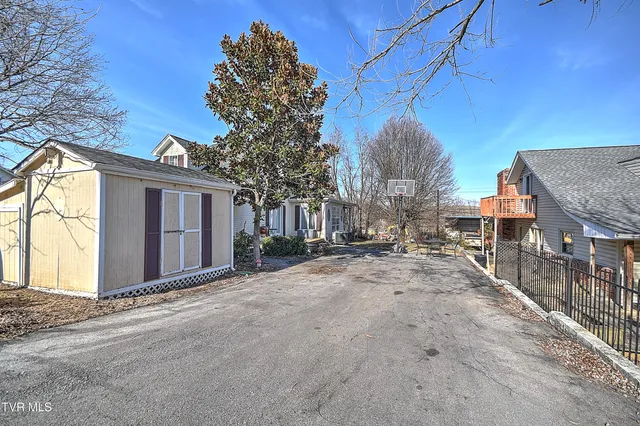 $300,000 | 630 East Maple Street, Johnson City, TN 37601