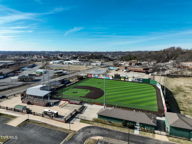 $300,000 | 630 East Maple Street, Johnson City, TN 37601