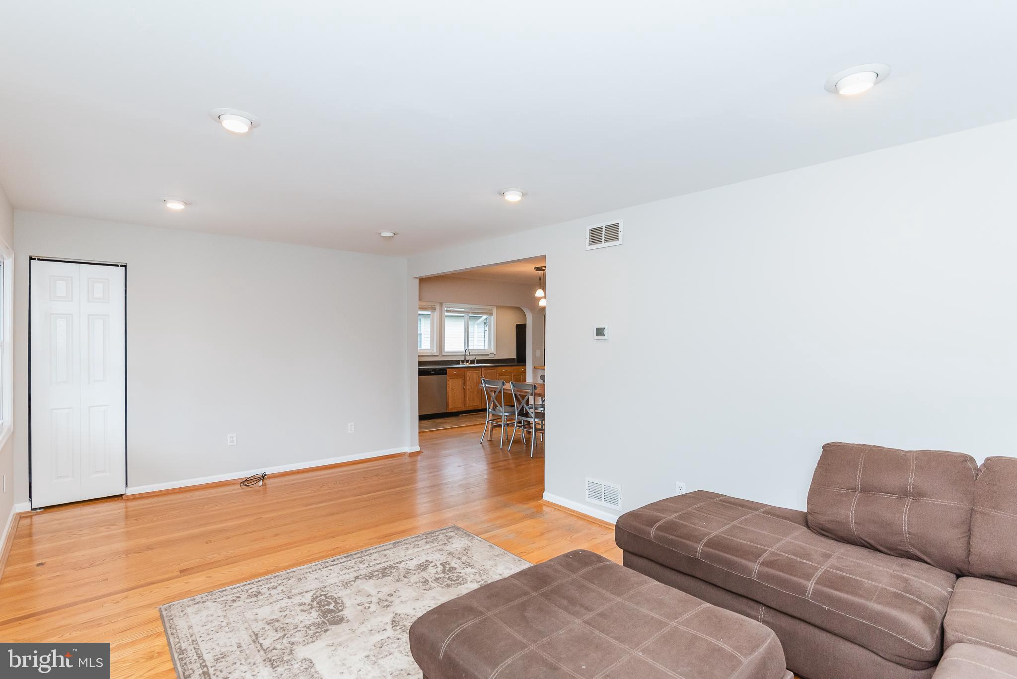 412 Holy Cross Road Baltimore, MD 21225 - Photo 7 of 37 Gallery Image 7