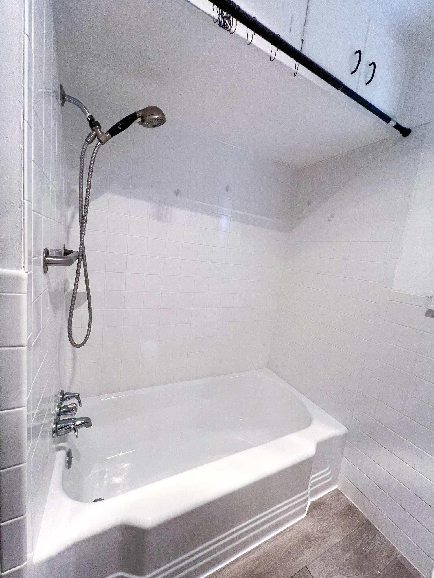 1513 37th Street Lubbock, TX 79412 - Photo 23 of 34 a bathroom with a bathtub