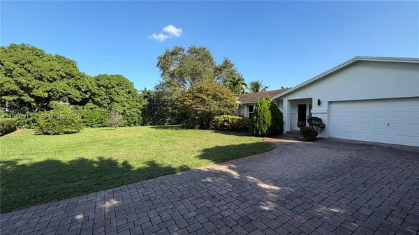 a view of a back yard of the house