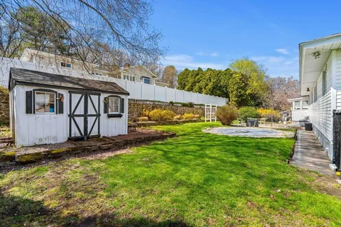 a view of back yard of the house