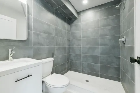 $3,250 | 183 Maverick Street, Unit 3, Boston, MA 02128