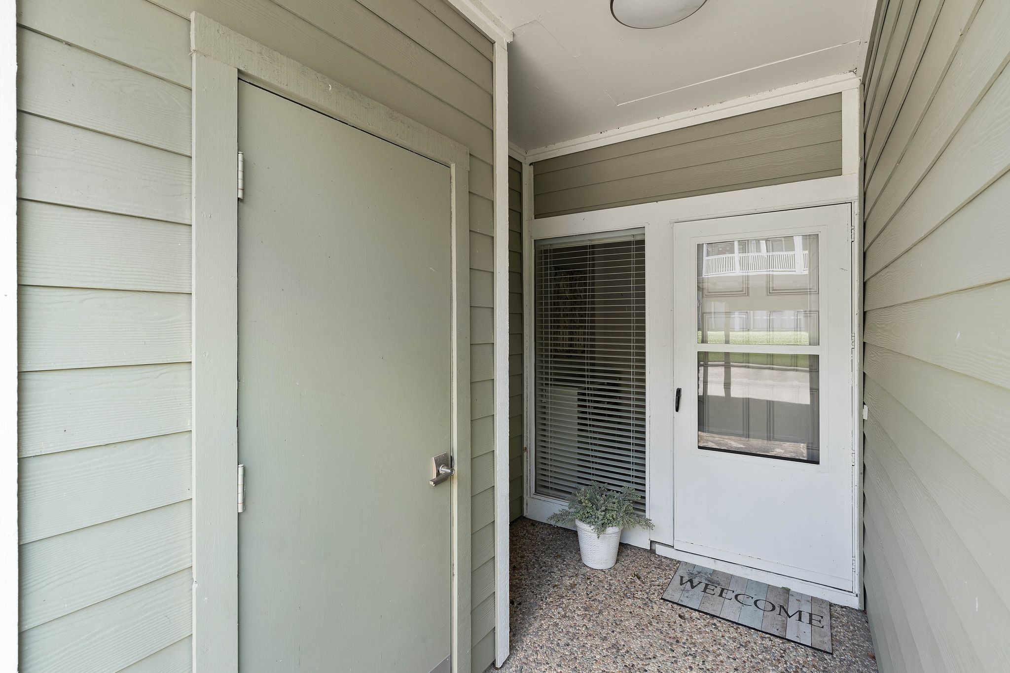 68 April Point Drive South, Unit E68 Conroe, TX 77356 - Photo 4 of 46 a view of an empty room