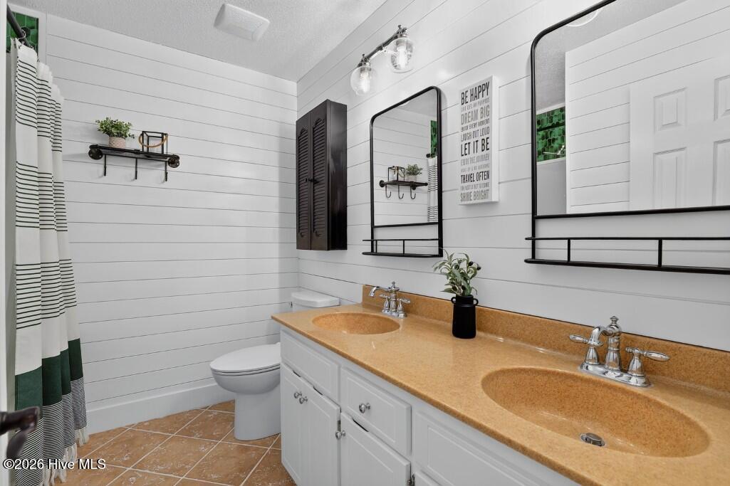 312 Willow Run Havelock, NC 28532 - Photo 23 of 39 Hall Bath Double Vanities