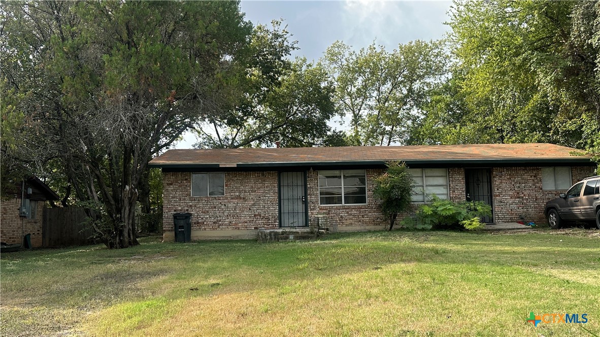 208 East Valley Road Harker Heights, TX 76548 - Photo 1 of 1 a front view of a house with a garden