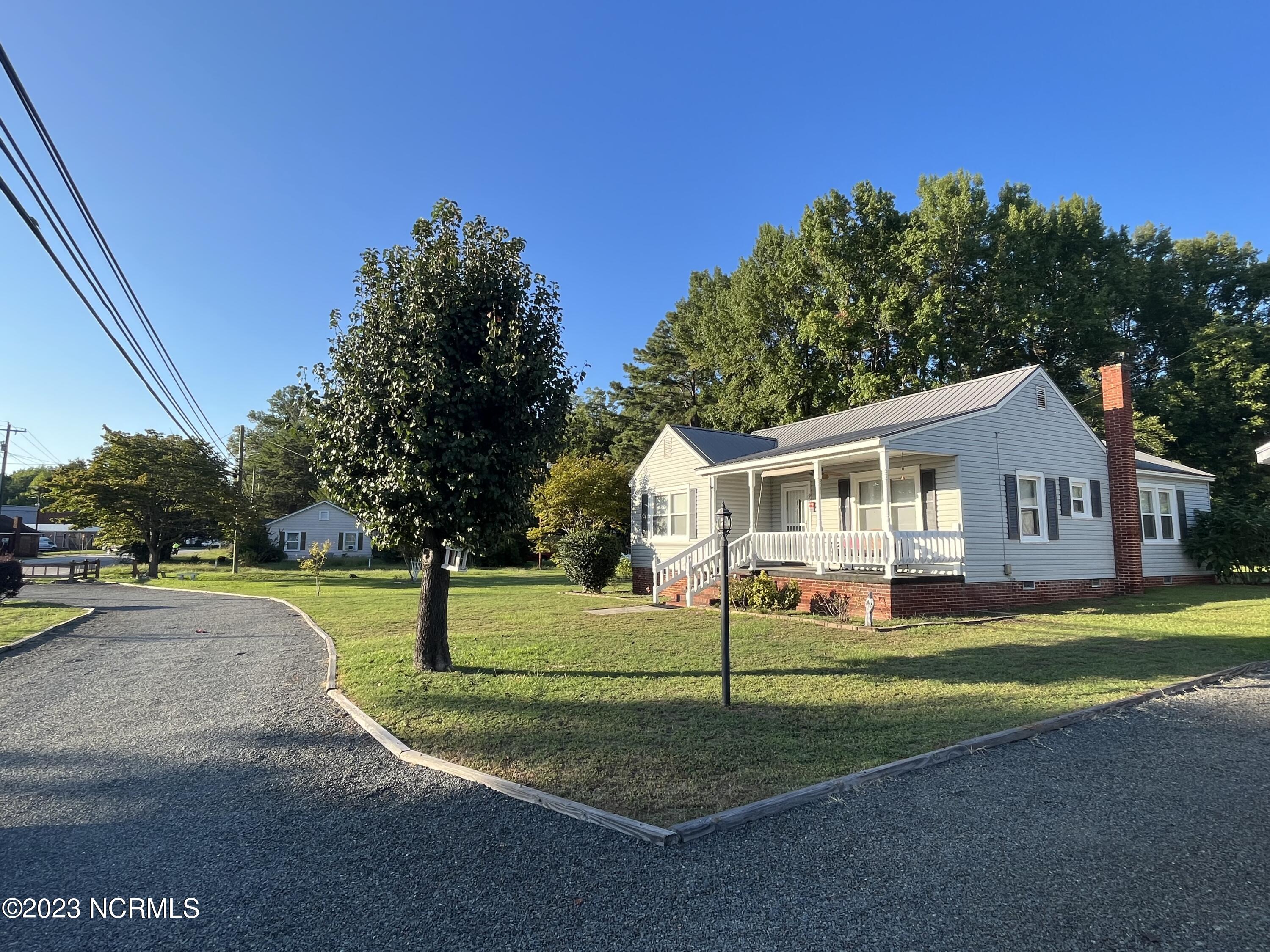 245 Airport Road Rockingham, NC 28379 - Photo 3 of 23 Circular drive