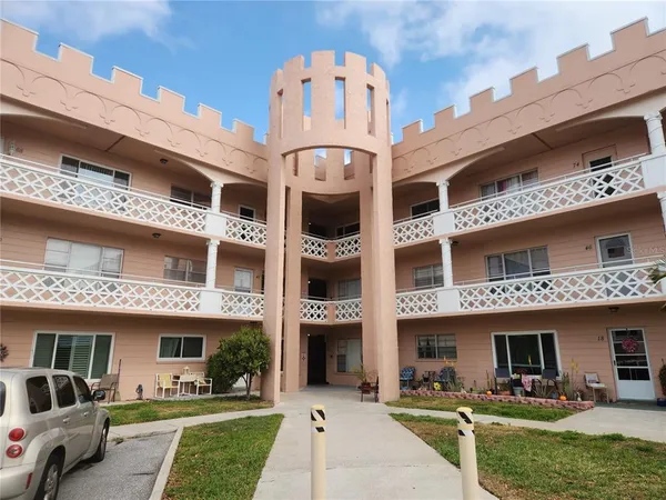 $1,350 | 2458 Columbia Drive, Unit 64, Clearwater, FL 33763