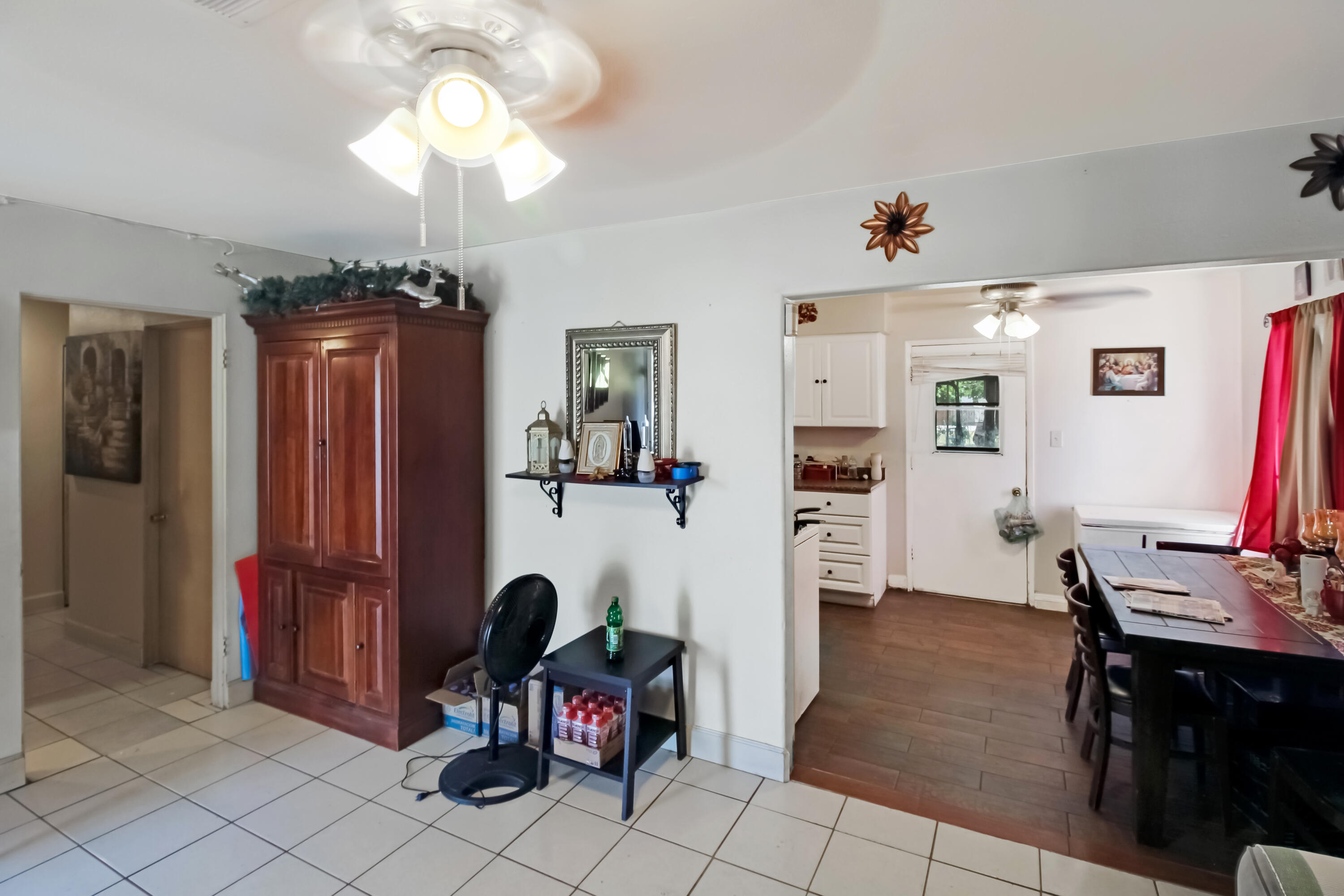 82321 Adobe Road Indio, CA 92201 - Photo 3 of 12 a view of a livingroom with furniture and a mirror
