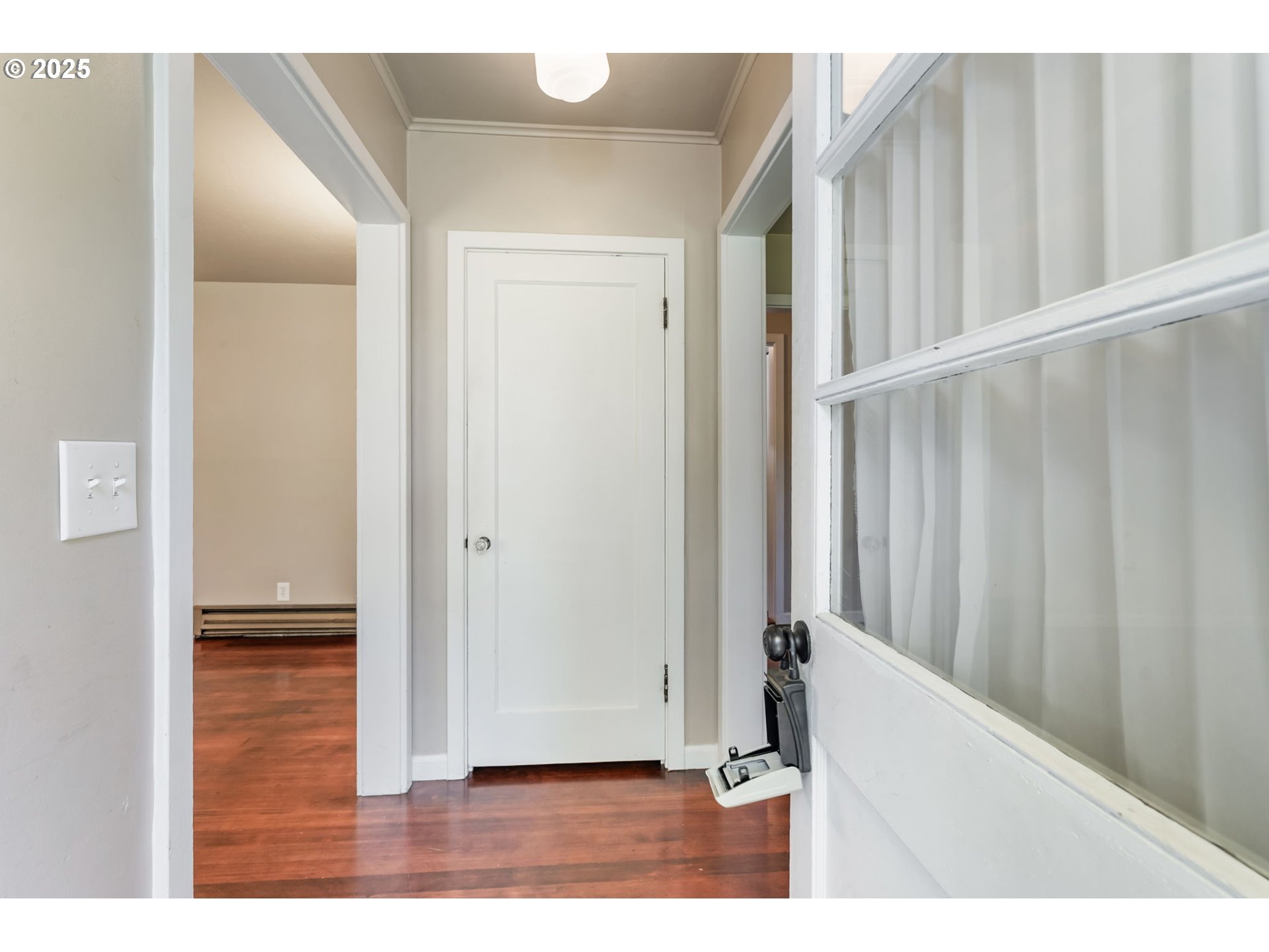 5740 Southwest Vermont Street Portland, OR 97219 - Photo 4 of 36 Entrance/Foyer