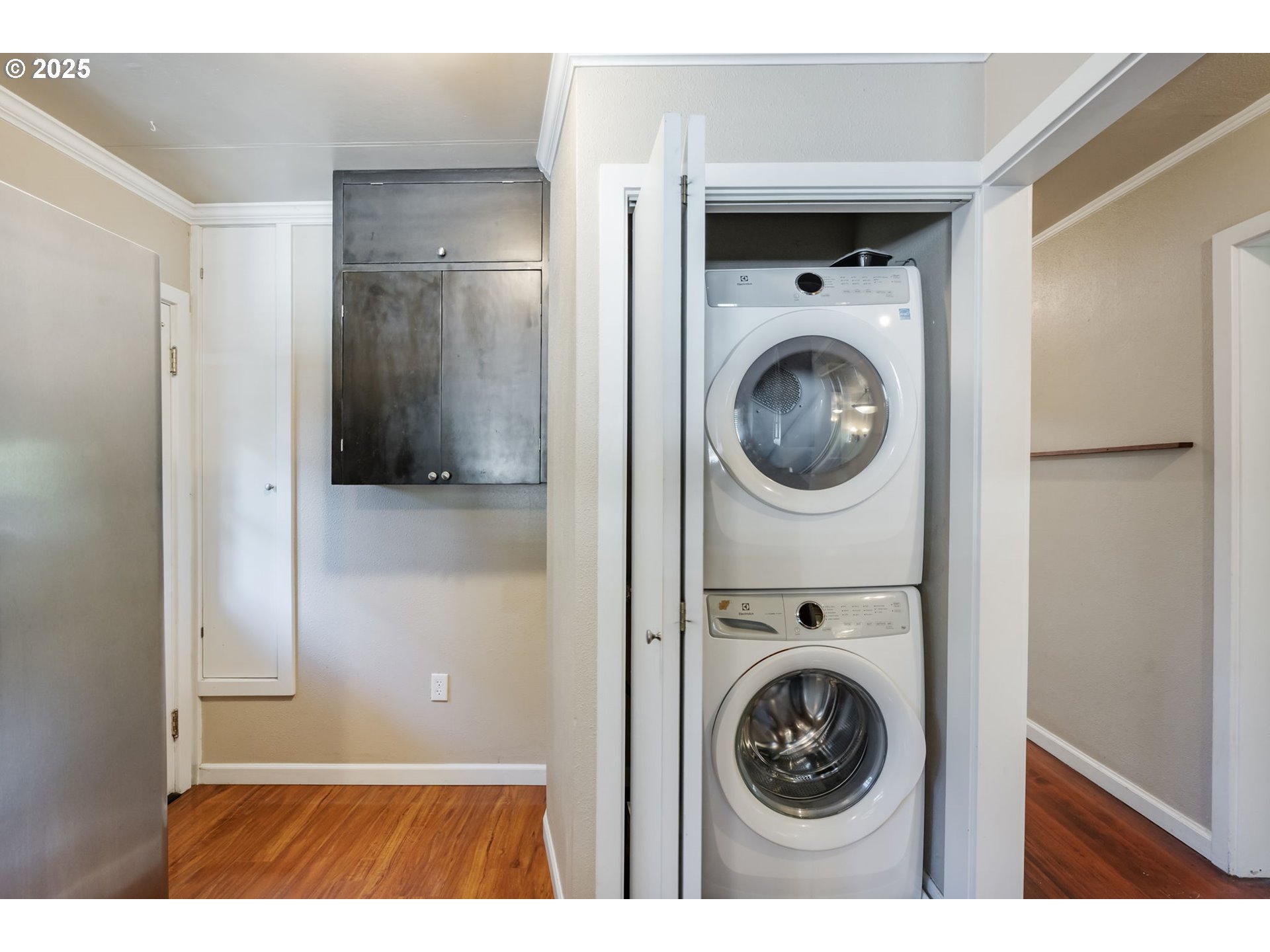 5740 Southwest Vermont Street Portland, OR 97219 - Photo 10 of 36 Laundry