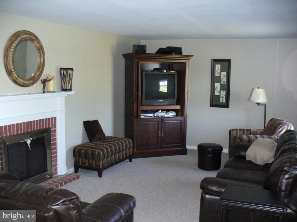 3942 Locust Grove Road Columbia, PA 17512 - Photo 5 of 15