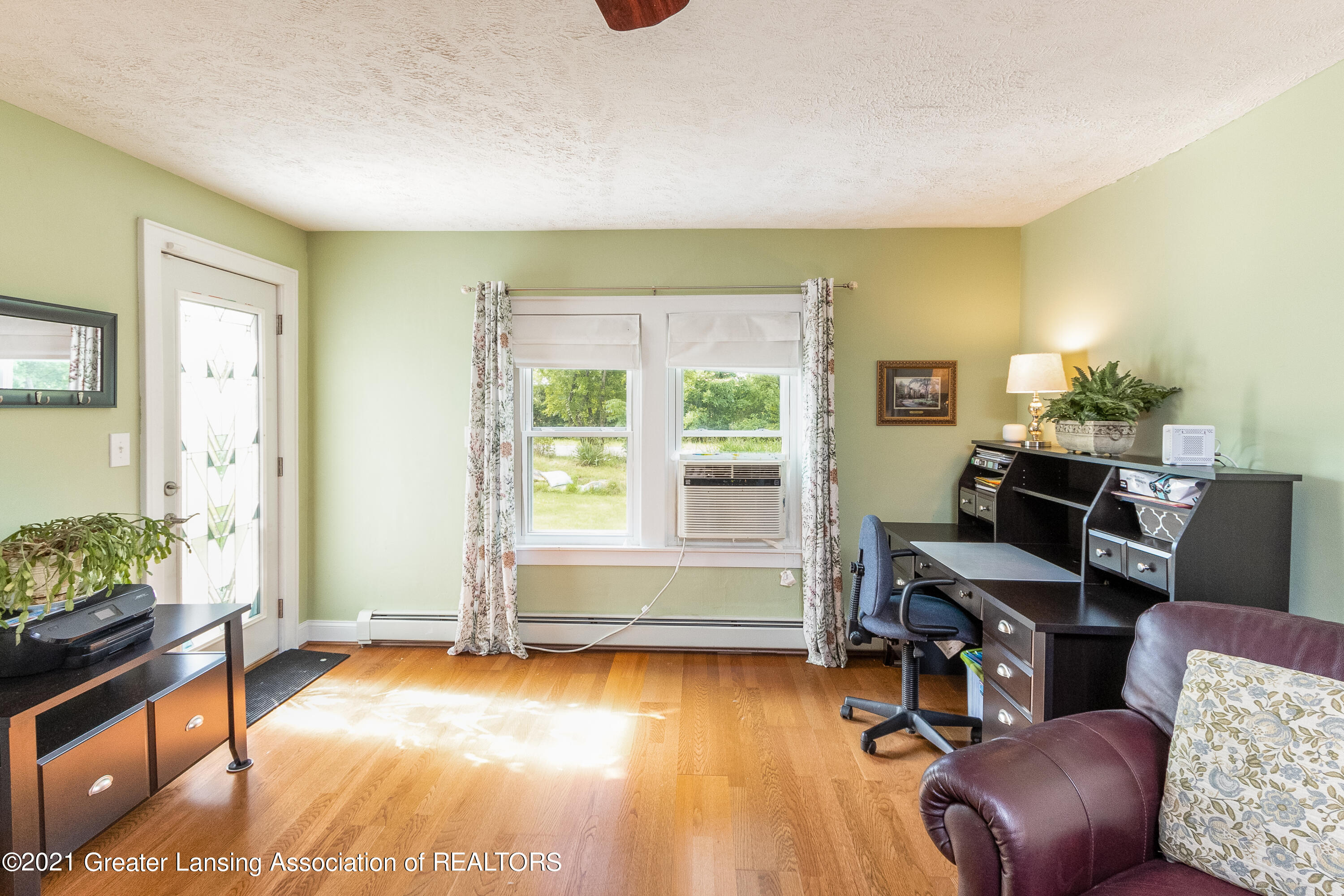 2102 Sandhill Road Mason, MI 48854 - Photo 8 of 41 Living Room