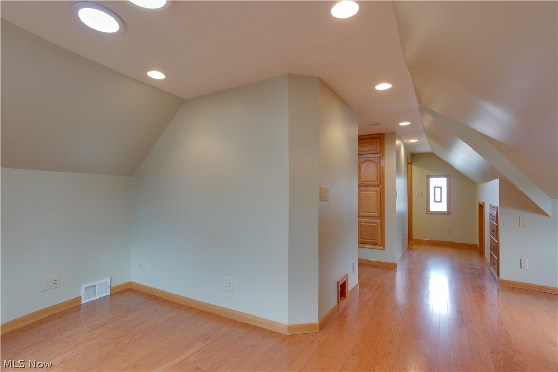 17415 Neff Road Cleveland, OH 44119 - Photo 18 of 35