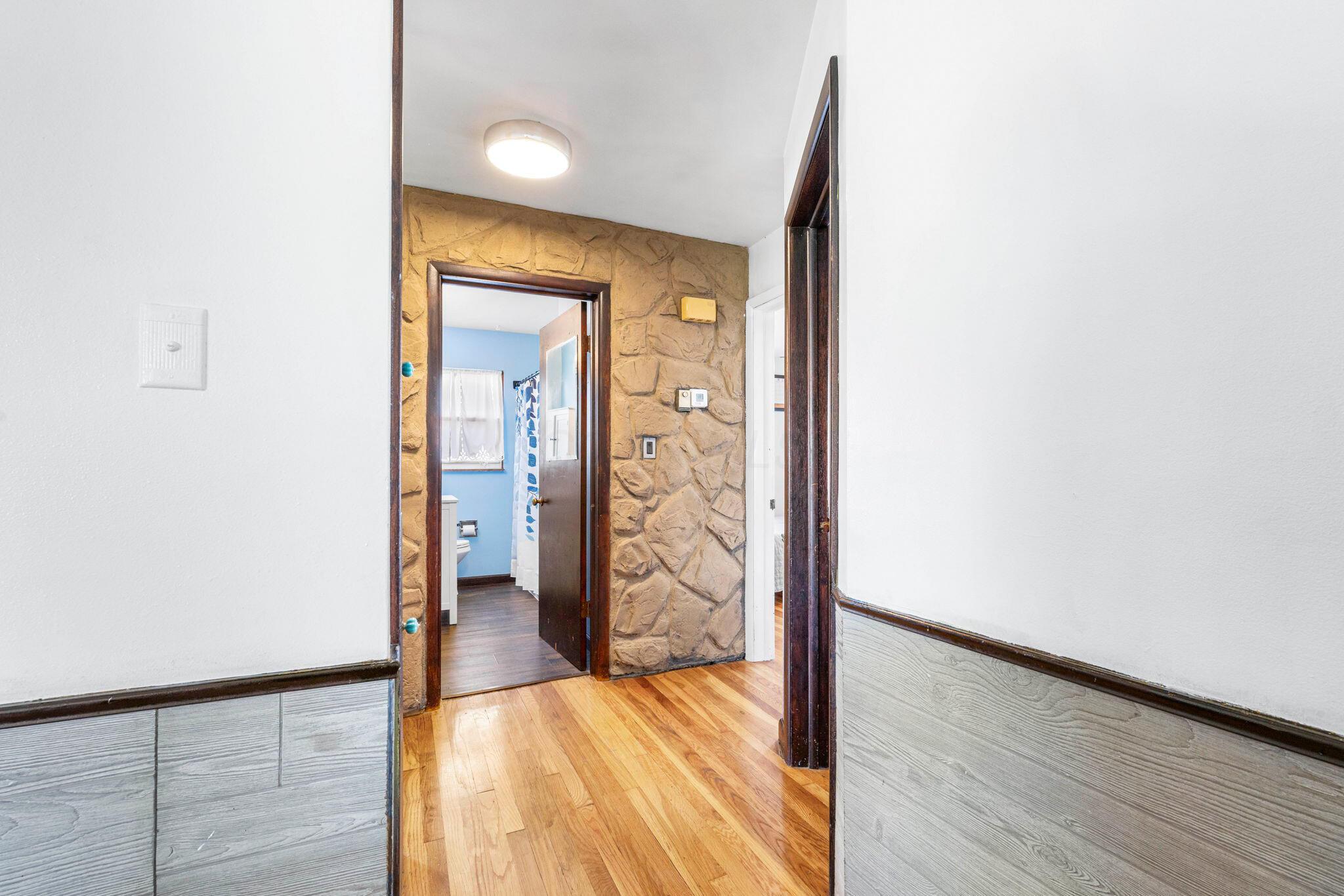 2746 St Patrick Road Columbus, OH 43204 - Photo 8 of 19 Hallway