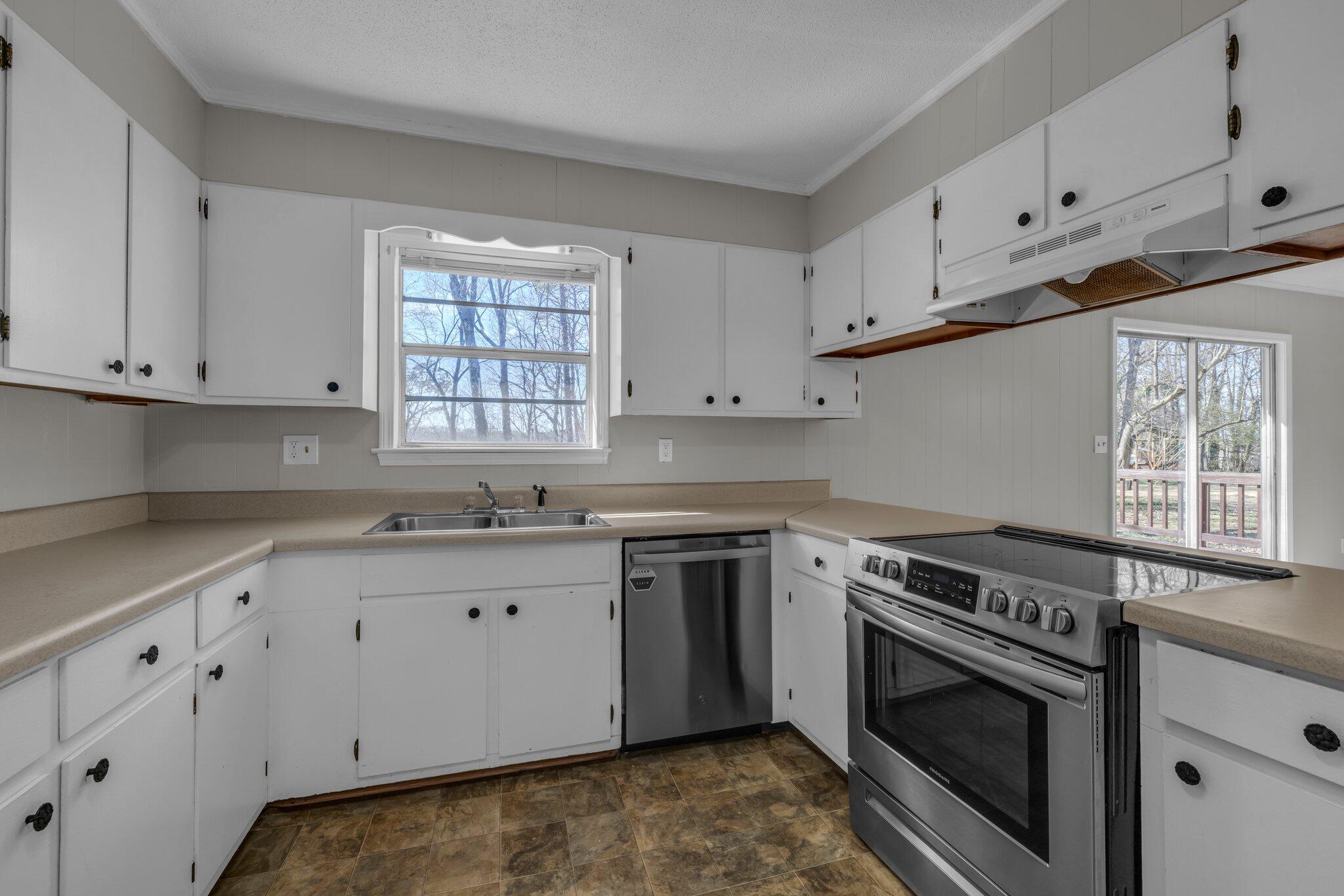 507 Harper Road Tunnel Hill, GA 30755 - Photo 10 of 34 kitchen