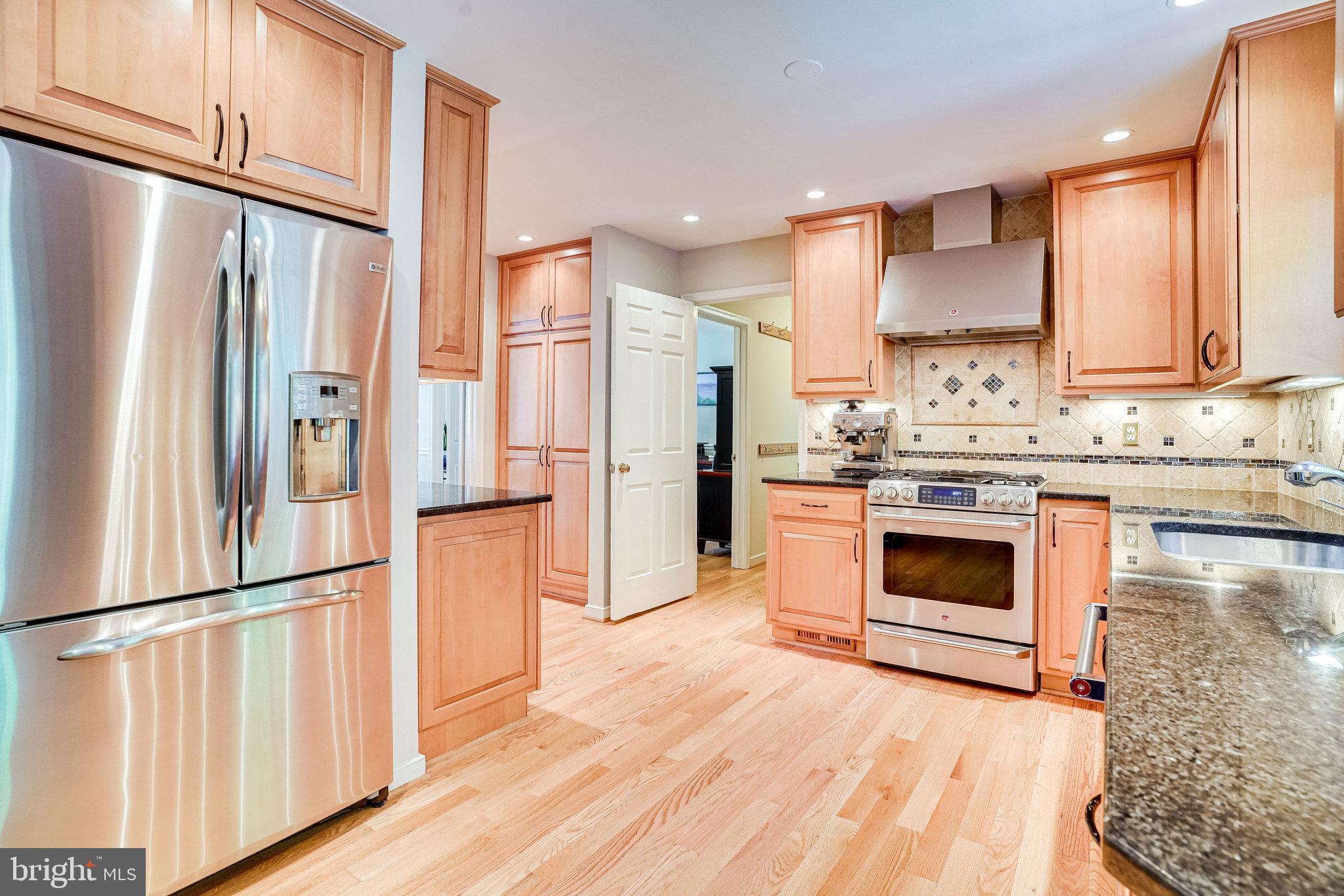 10319 Yellow Pine Drive Vienna, VA 22182 - Photo 11 of 56 SS appliances