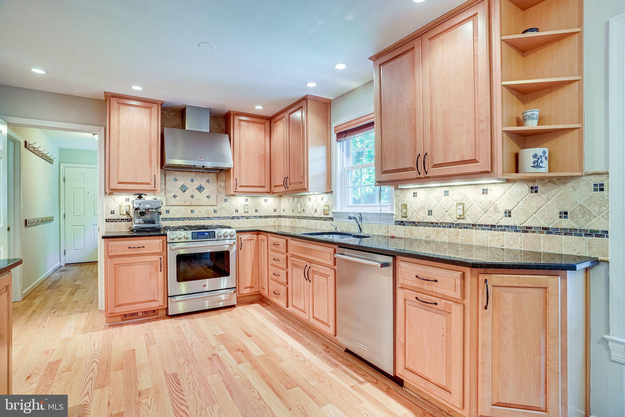 10319 Yellow Pine Drive Vienna, VA 22182 - Photo 12 of 56 42" Cabinets