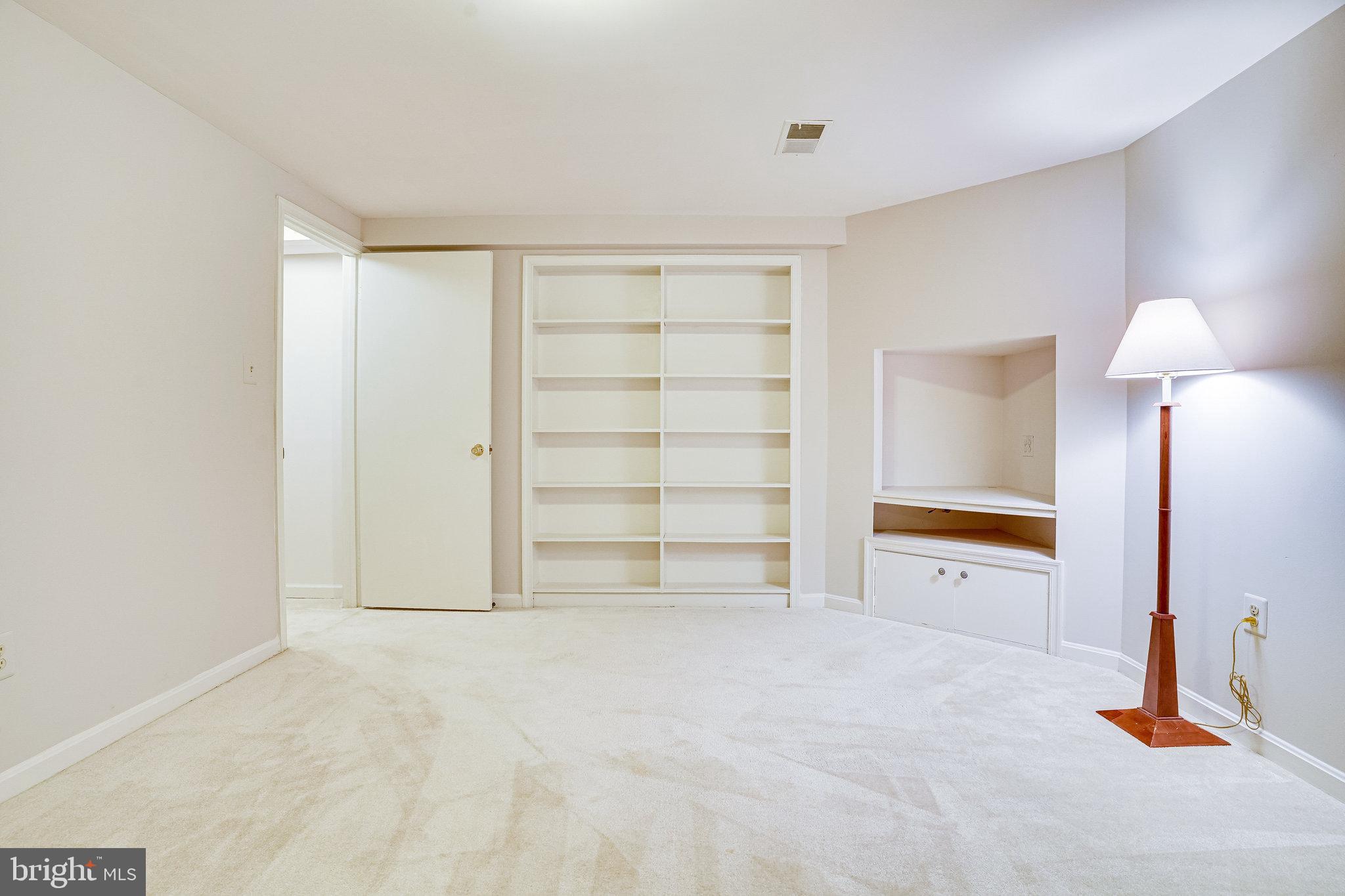 10319 Yellow Pine Drive Vienna, VA 22182 - Photo 41 of 56 Built-ins