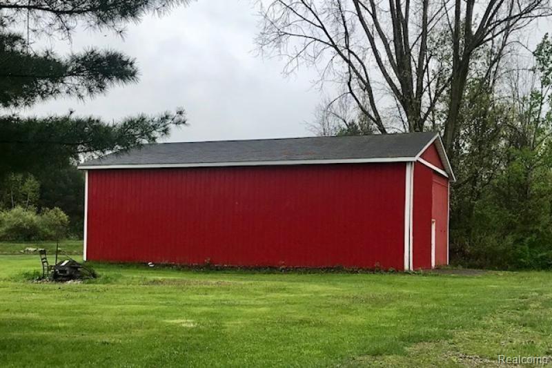 6436 Rossman Road Kingston, MI 48741 - Photo 5 of 16 6436 Rossman second pole barn.jpg