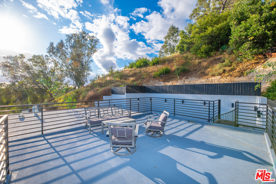 6565 Pickwick Street Los Angeles, CA 90042 - Photo 11 of 54