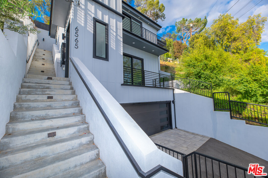 6565 Pickwick Street Los Angeles, CA 90042 - Photo 3 of 54