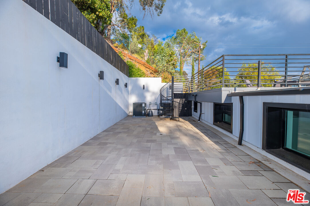 6565 Pickwick Street Los Angeles, CA 90042 - Photo 5 of 54