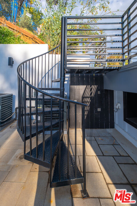 6565 Pickwick Street Los Angeles, CA 90042 - Photo 6 of 54