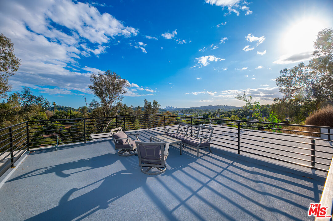 6565 Pickwick Street Los Angeles, CA 90042 - Photo 7 of 54