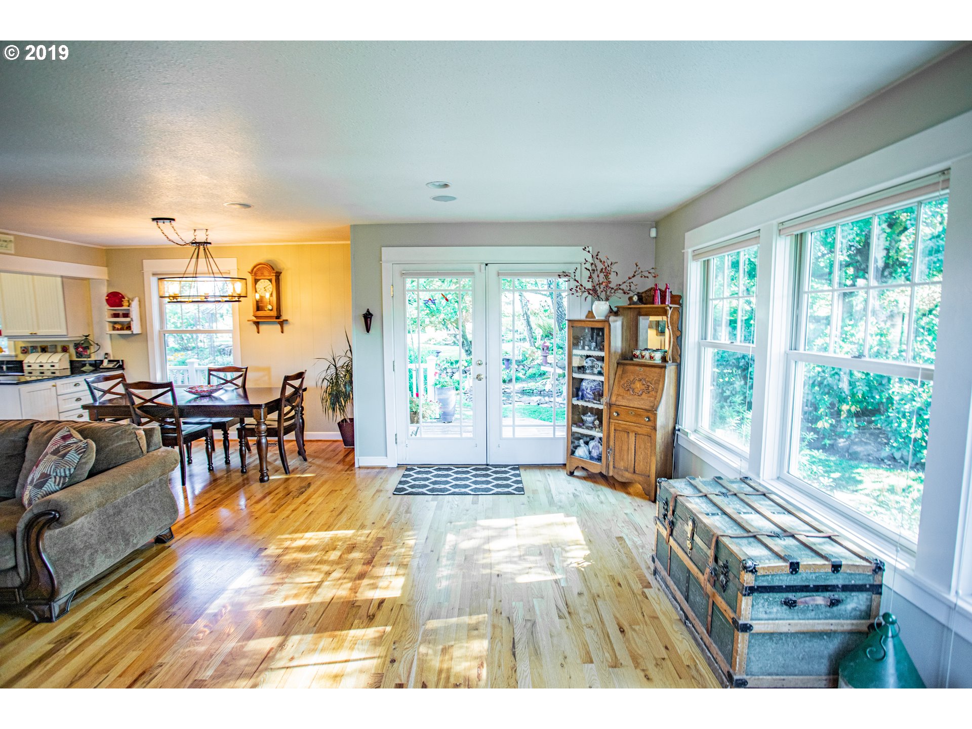 805 Country Club Road Hood River, OR 97031 - Photo 11 of 32 Gallery Image 11