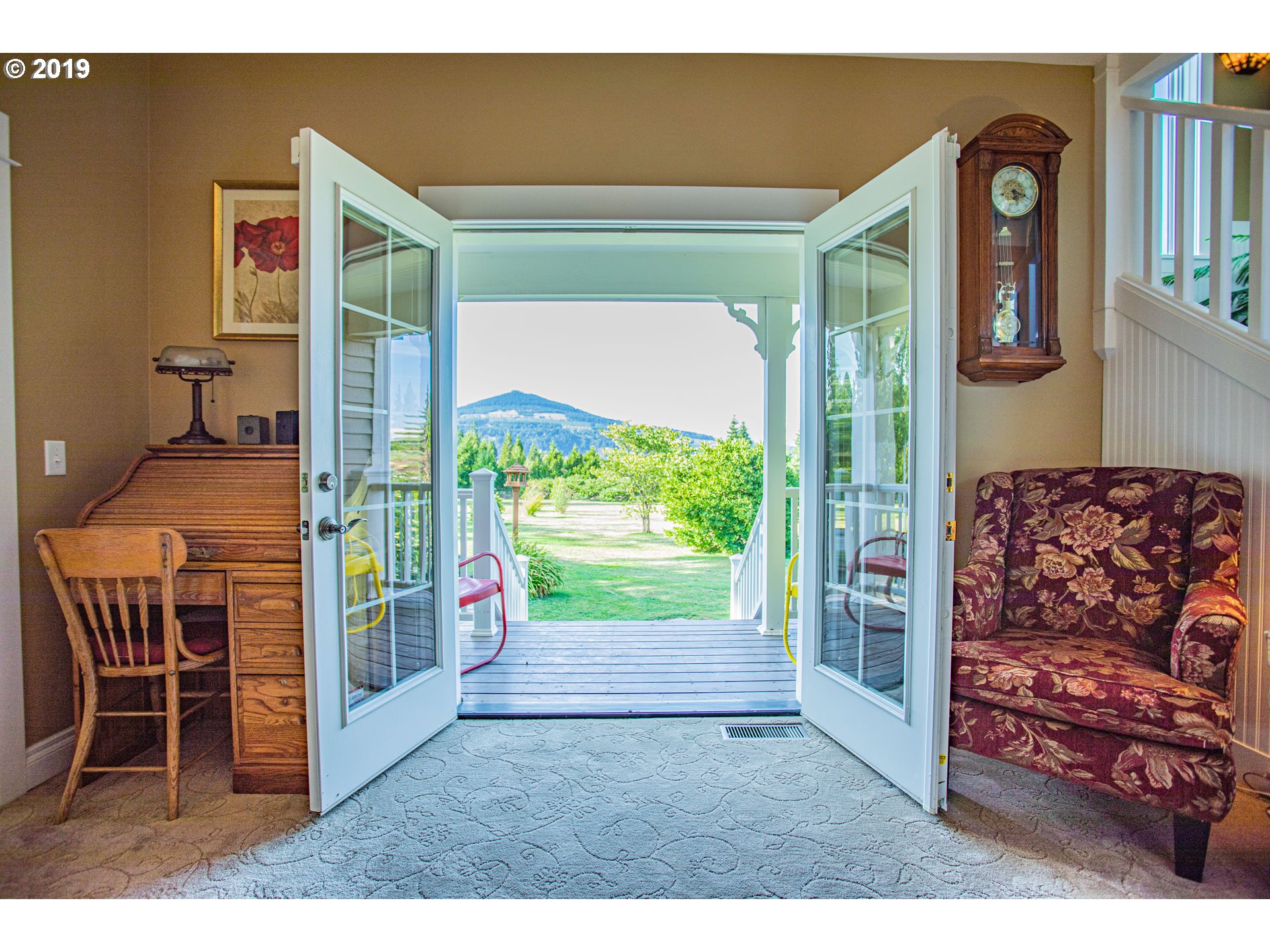 805 Country Club Road Hood River, OR 97031 - Photo 14 of 32 Gallery Image 14