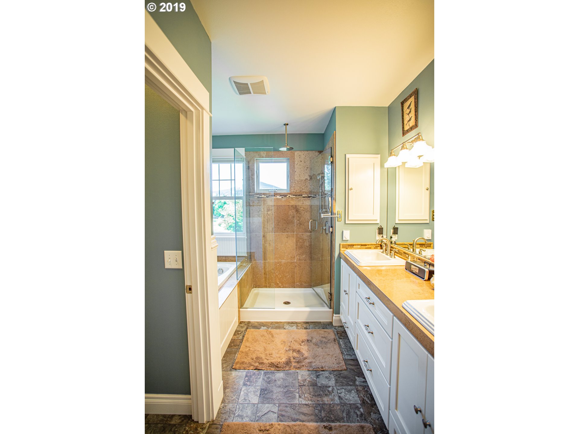 805 Country Club Road Hood River, OR 97031 - Photo 17 of 32 Gallery Image 17