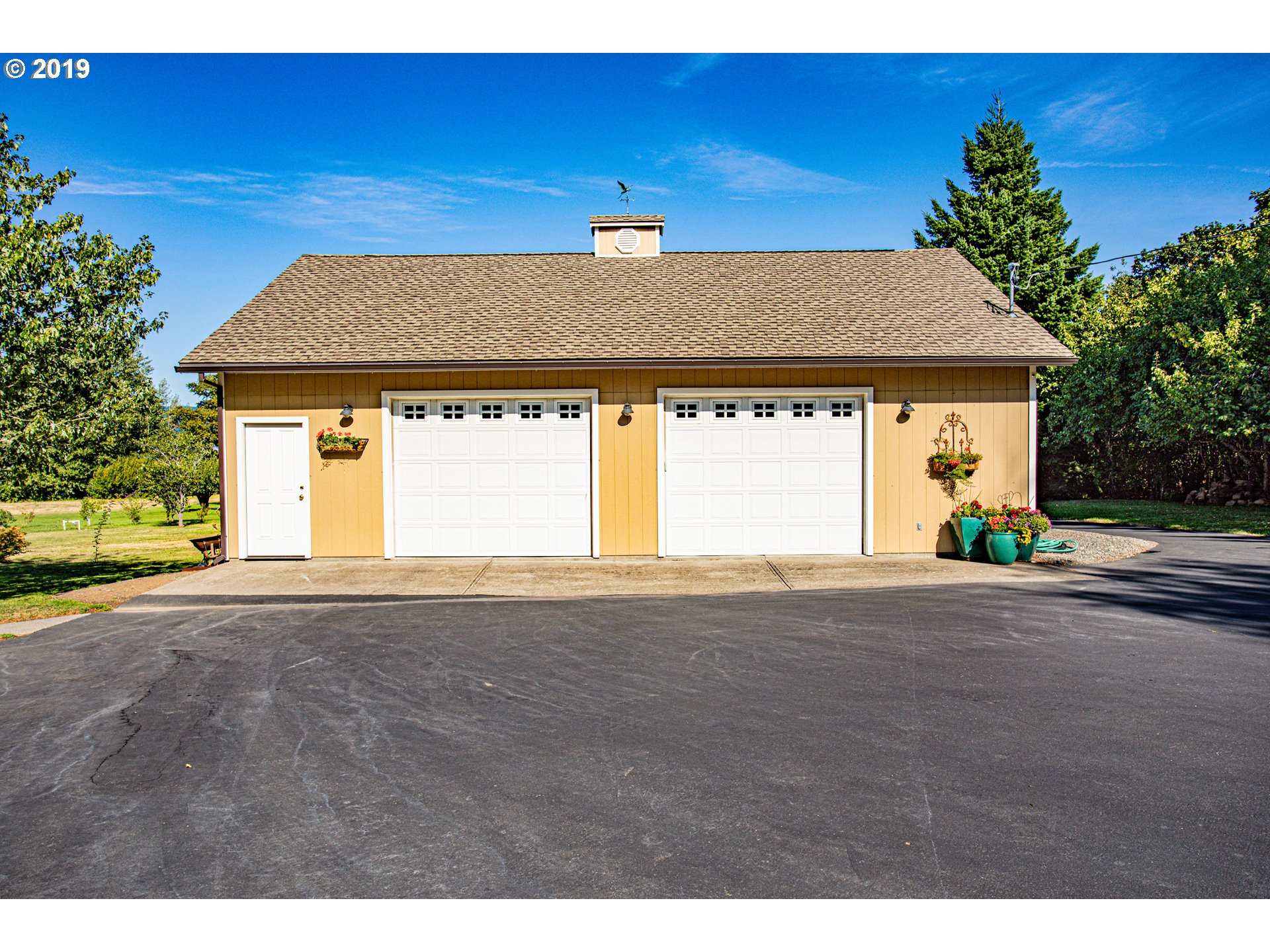805 Country Club Road Hood River, OR 97031 - Photo 27 of 32 Gallery Image 27