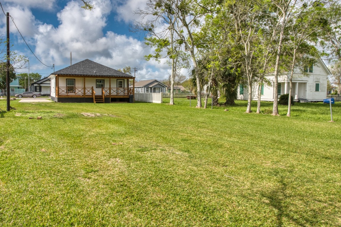 1122 West 2nd Street Freeport, TX 77541 - Photo 29 of 38 a front view of a house with a garden