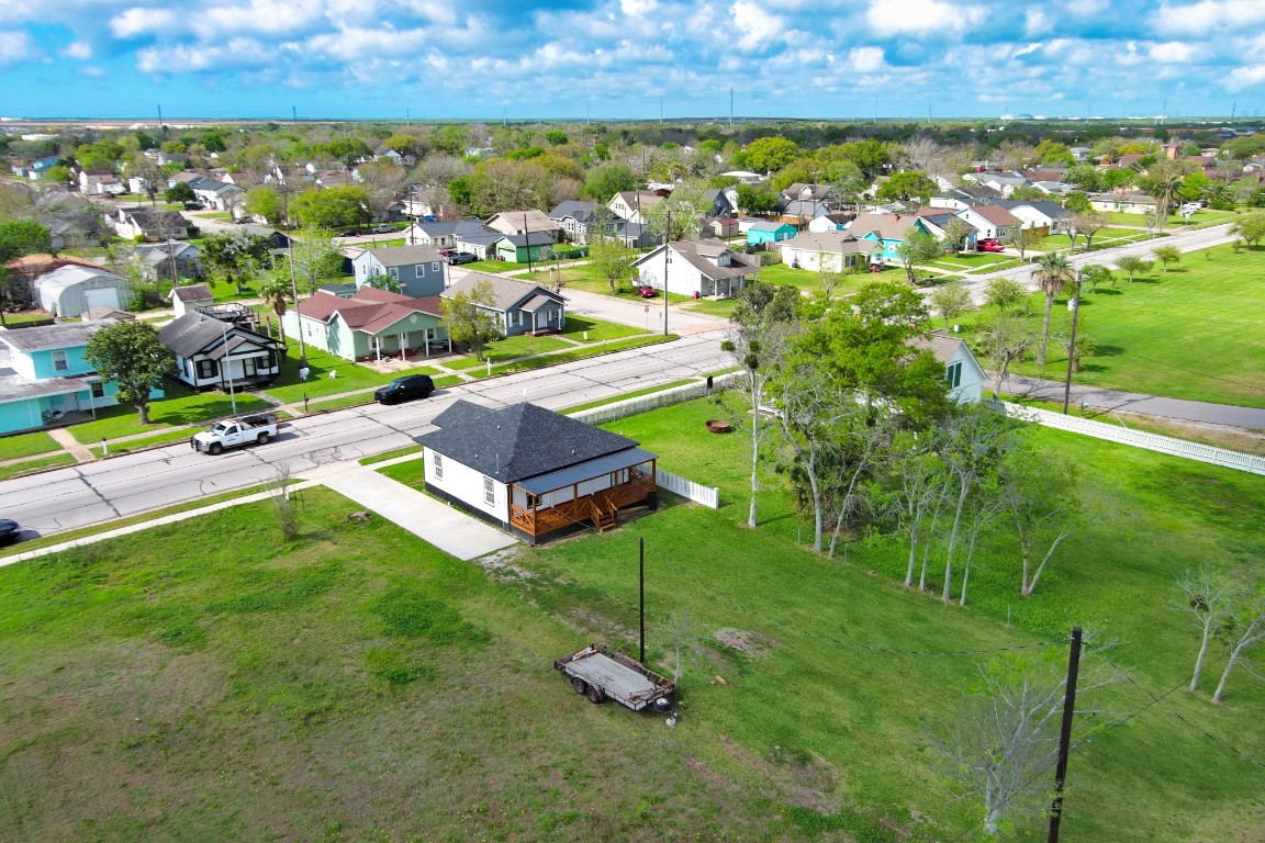 1122 West 2nd Street Freeport, TX 77541 - Photo 36 of 38 a view of a city