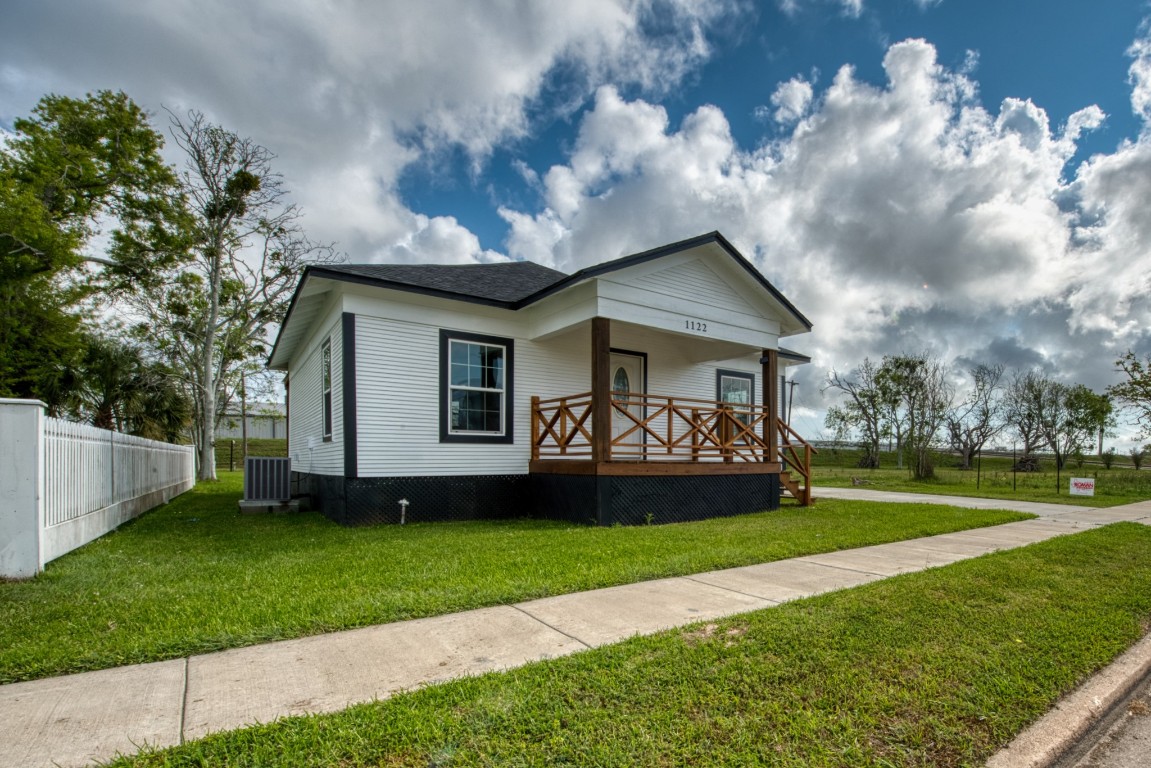 1122 West 2nd Street Freeport, TX 77541 - Photo 4 of 38 a front view of a house with a garden